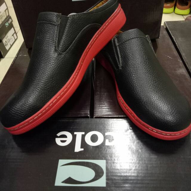 Sepatu slip on Cole