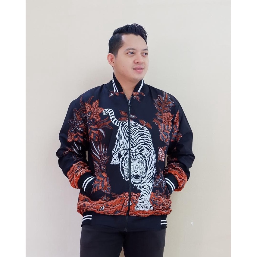 Jaket pria bomber jumbo motif macan ( jaket Batik Pria Wanita Unisex )