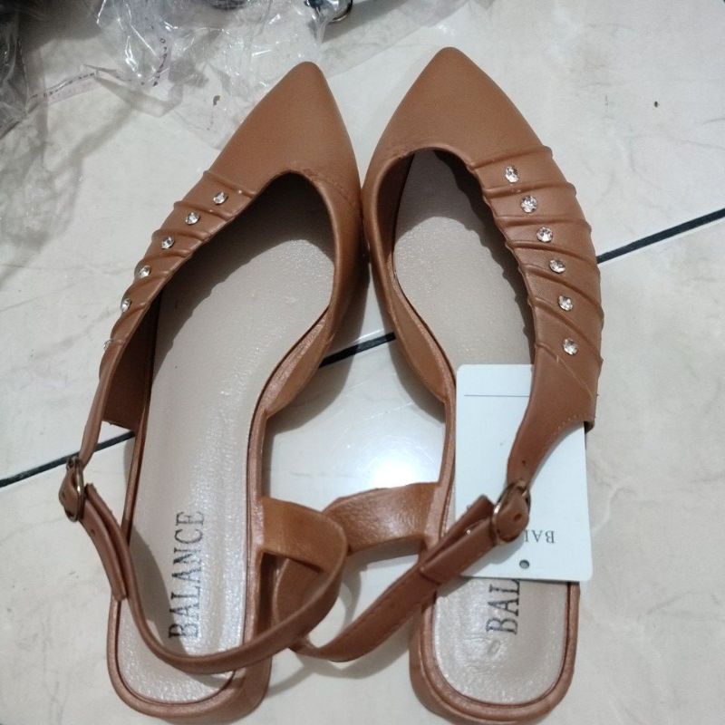 Sandal keong lancip wanita tali belakang balance