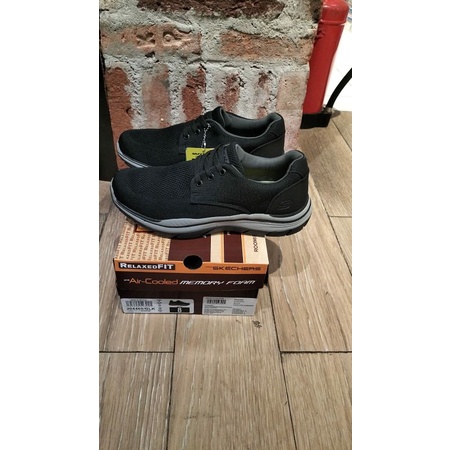 SEPATU PRIA SKECHERS SKE204468 AXEDFIT RELAXEDFIT