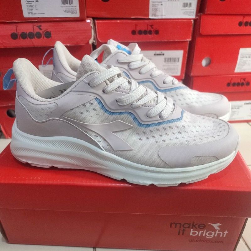 Sepatu Wanita Diadora Cornelio
