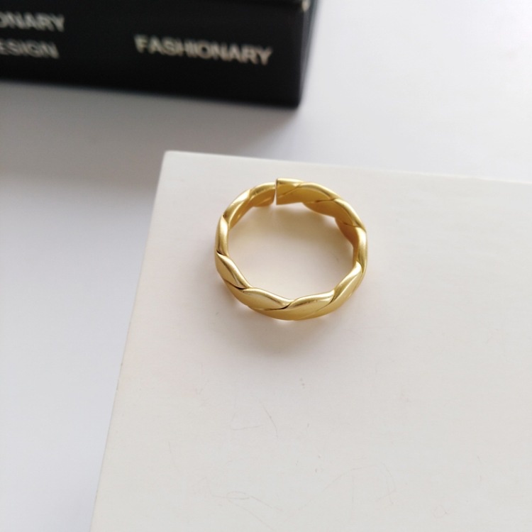 Cincin Model Lilit Warna Matte Gaya Vintage