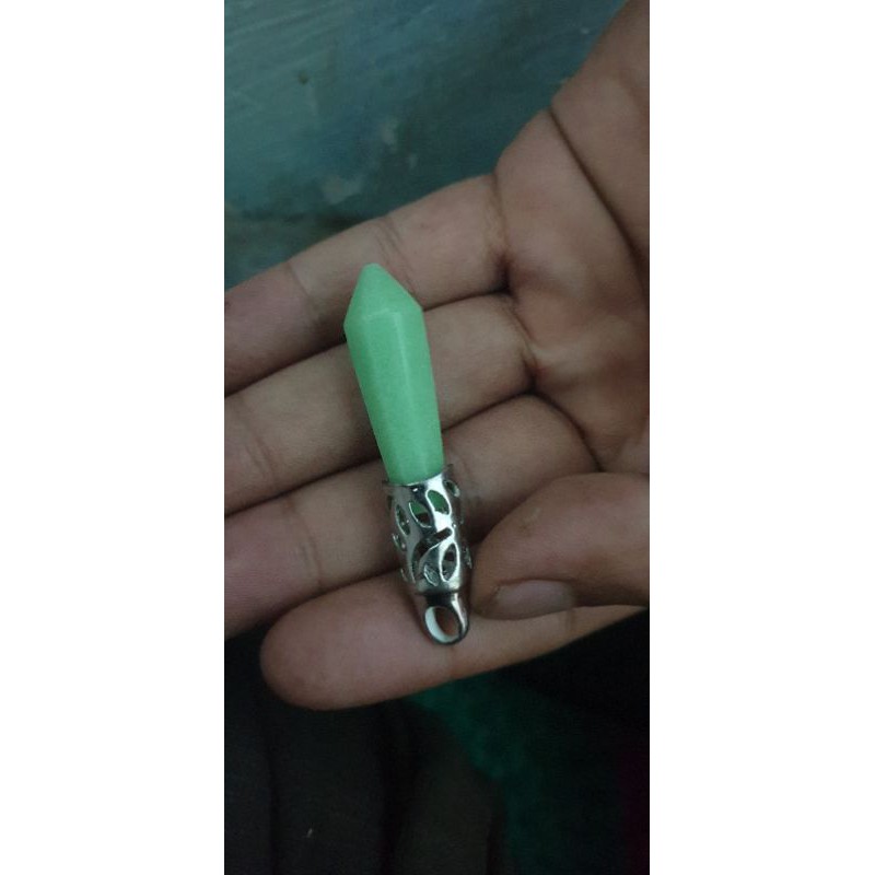 batu giok bulan menyala