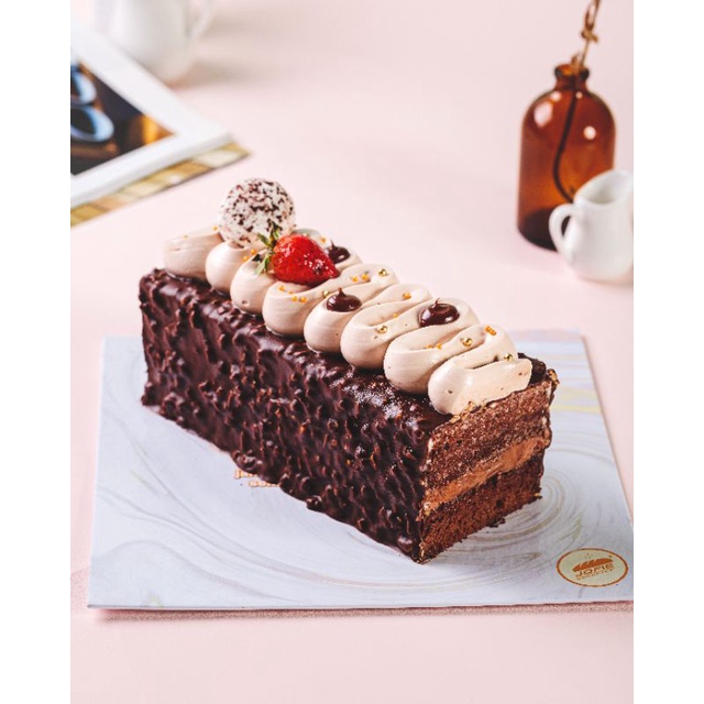 

Jofie Cecelion by Jofie Bakery Kue Ulang Tahun