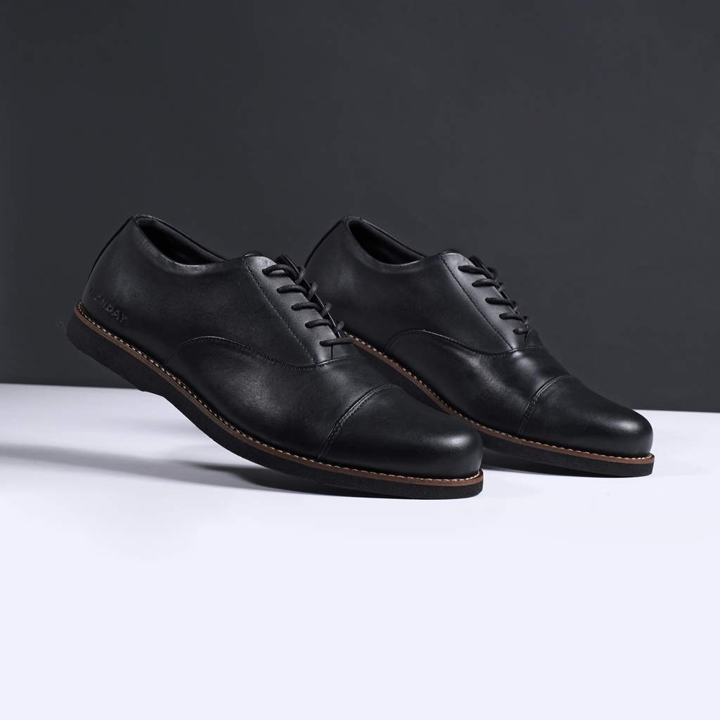 OXFORD BLACK GL ORIGINAL x MONDAY Kulit Sapi Asli Hitam Pria Formal Pantofel Tali Kerja Kantor Dinas Resmi Guru Kantoran Pesta Undangan Kondangan Wedding Kuliah Semi Casual Modern Derby Genuine Leather Footwear Big Size Jumbo Ukuran Besar 44 Keren Terbaru