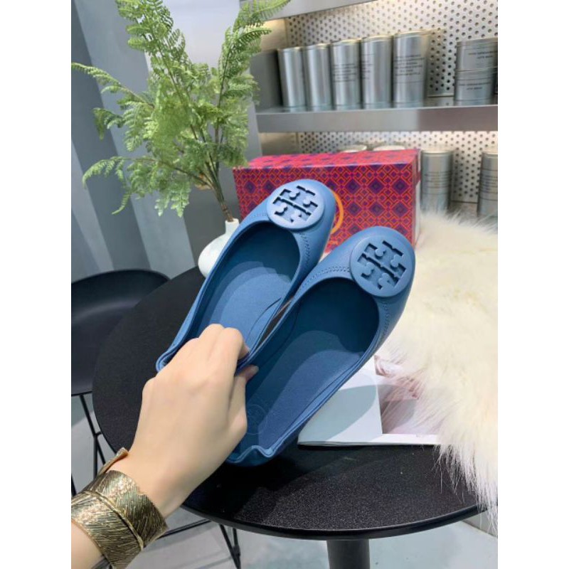 sepatu flat tory burch