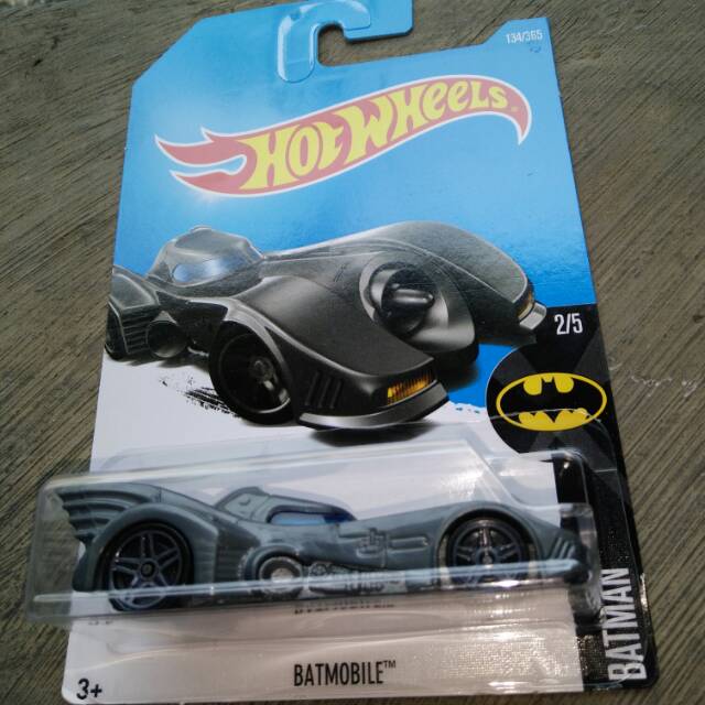 Hotwheels "batmobile"