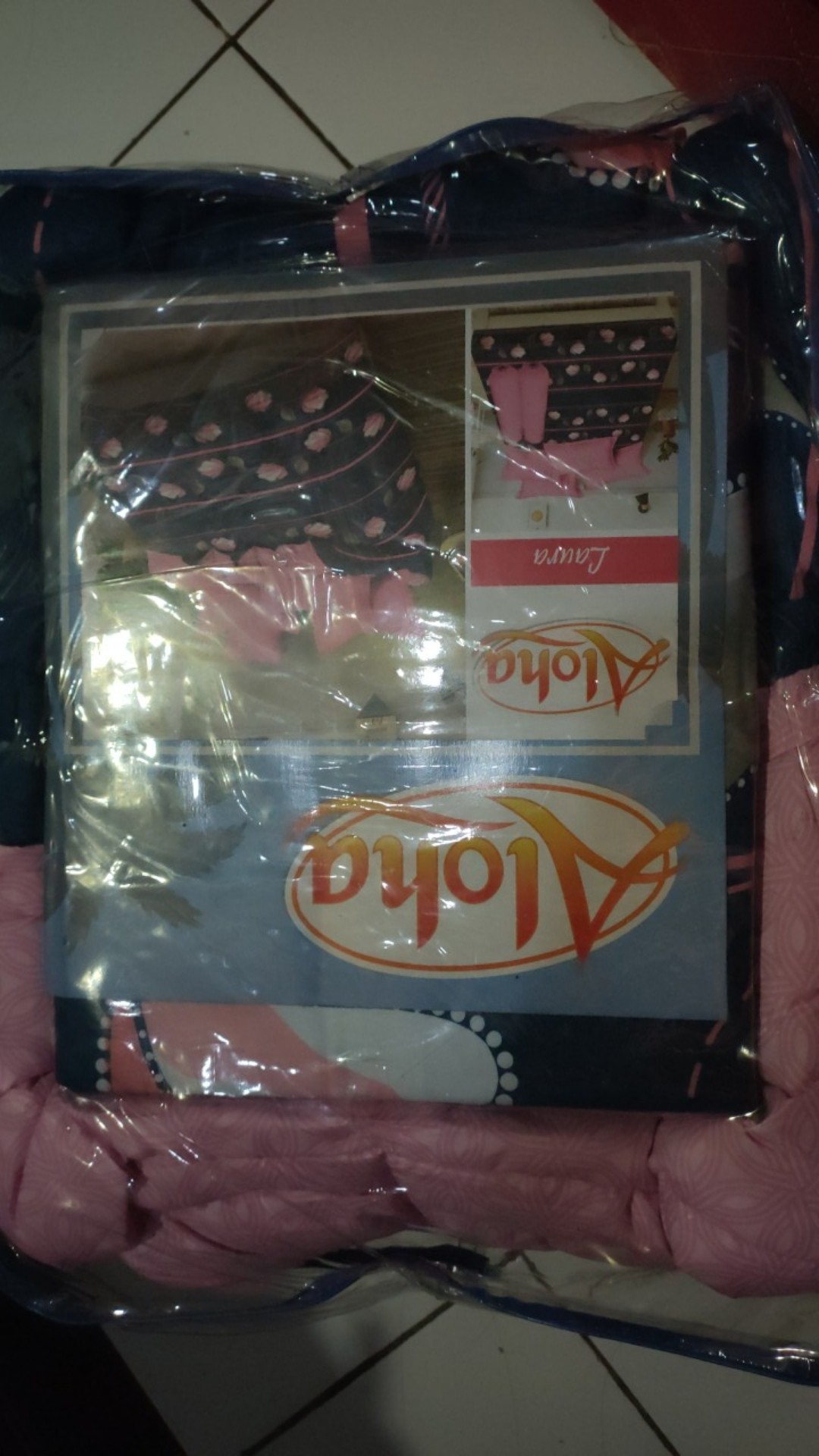 Bedcover Aloha Uk. King (180x200)cm & Uk. Queen (160x200)cm Motif Bunga Nuansa Merah Pink Ungu