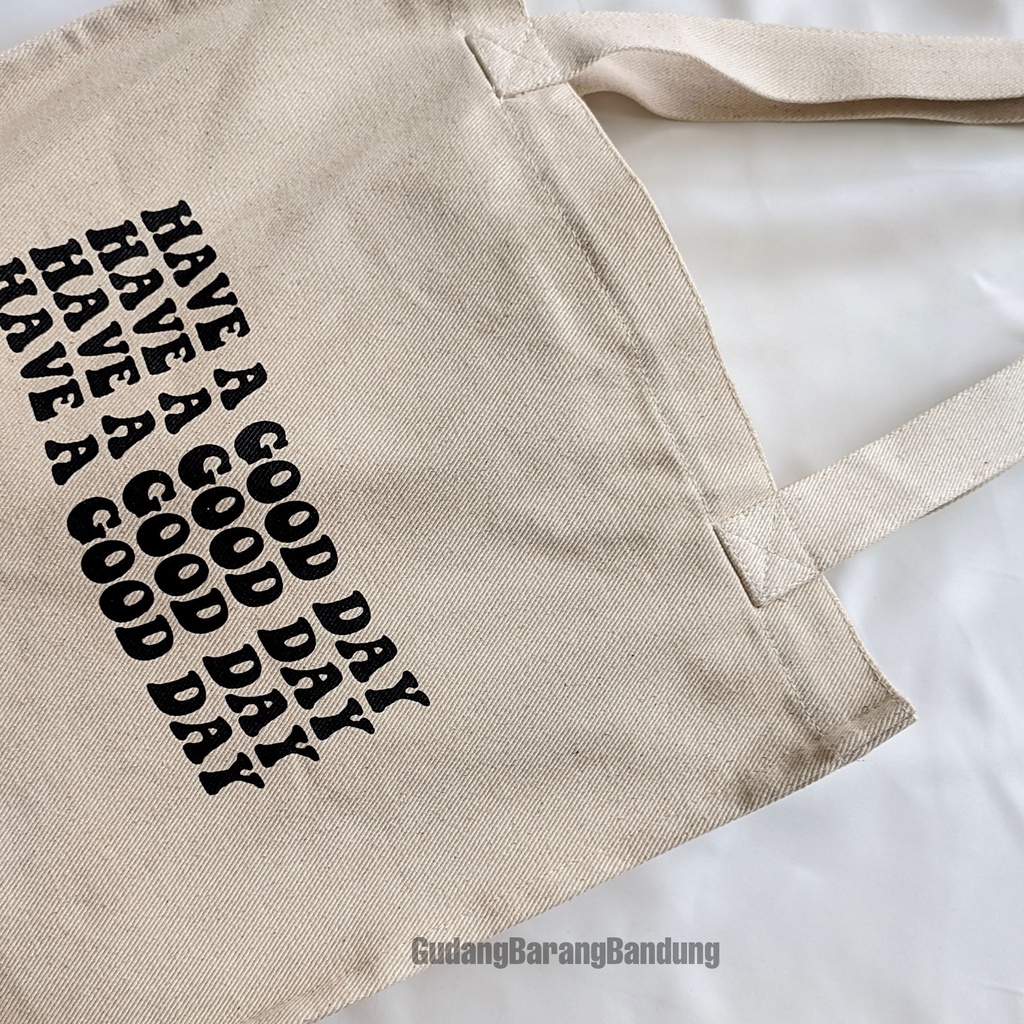 Tote Bag Kanvas dengan Desain Square 'Good Day': Gaya yang Ceria untuk Aktivitas Anda!