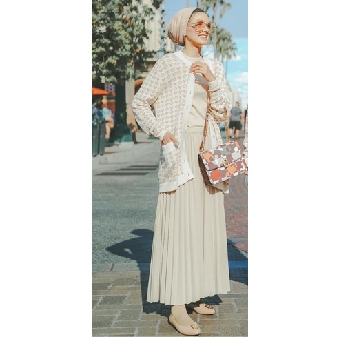 Beige Kana Cardigan Disney x Benang Jarum