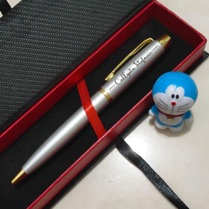 

Terlaku.✧➢ Pulpen Custom HS-222 Model Parker | Free Laser Grafir Nama | Pulpen Metal Pen Parker TW Promosi | Pena Ballpoint tinta hitam | Pen Metal Model Putar 70 ❅