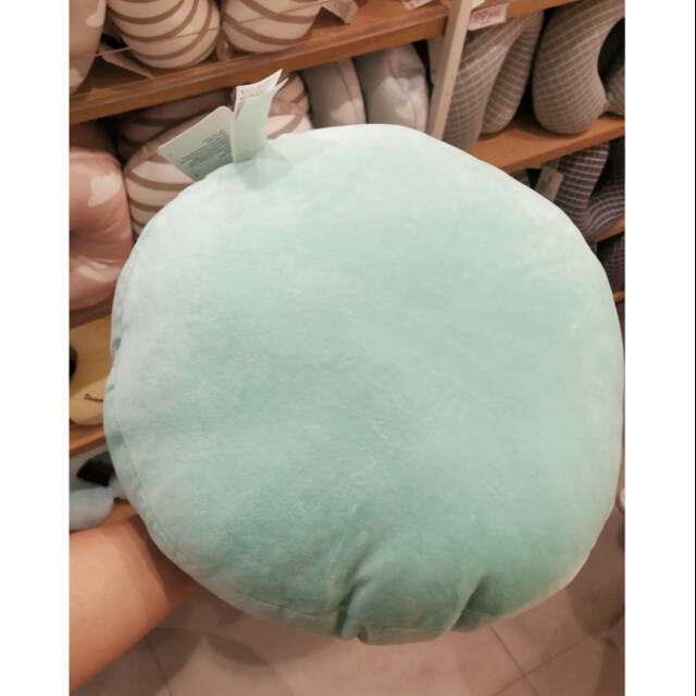 MINISO - BANTAL BULAT LEMBUT 40cm