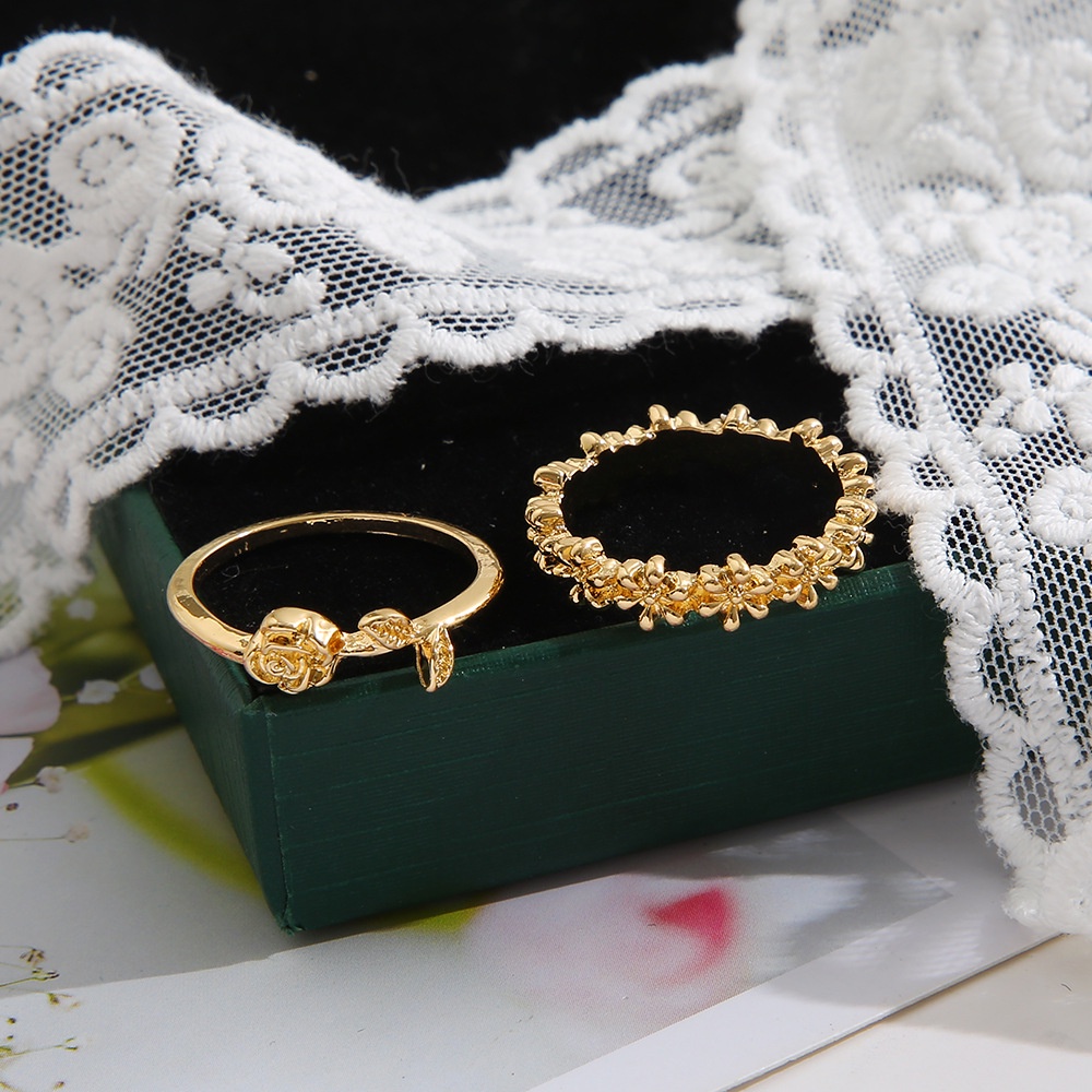 2pcs / Set Cincin Alloy Lapis Emas Desain Bunga Mawar / Bulan Hias Berlian Imitasi Untuk Wanita