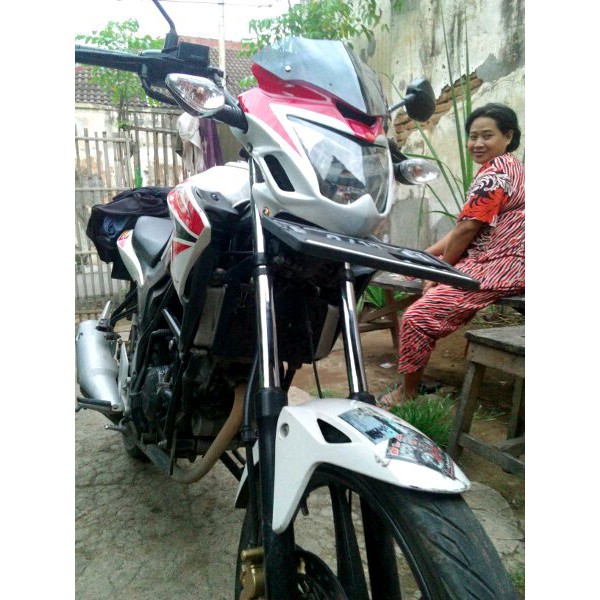 COVER HEADLAMP CB150R