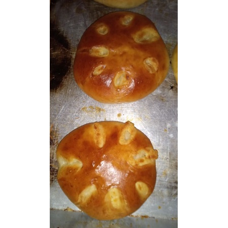 

ROTI ANEKA RASA,5PCS(ROTI DADAKAN)PESAN PAGI DI KIRIM SORE