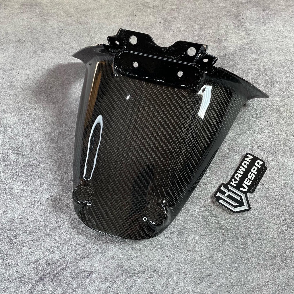 Spakbor belakang Carbon kevlar Vespa 946 Original part