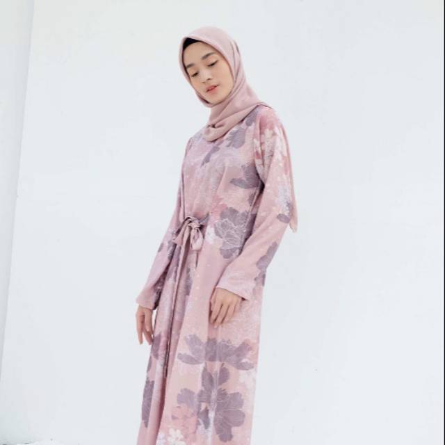 Winter dress PINK size L by Vanilla Hijab