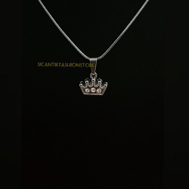 (PROMO)Kalung Titanium plus liontin Queen/ratu terlari anti karat perhiasan wanita lapis emas putih