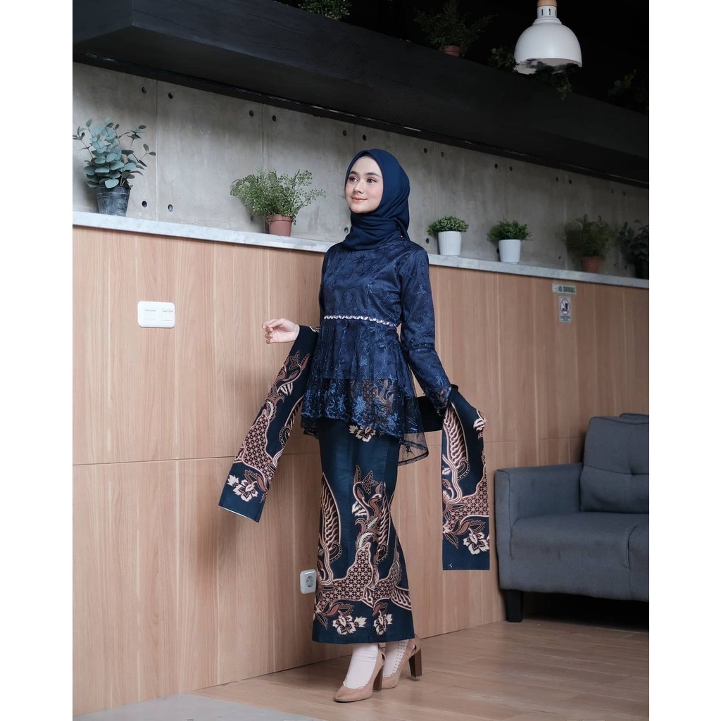 KEBAYA TUNANGAN / COUPLE BAJU KONDANGAN / SETELAN KEBAYA / ATASAN WANITA / BROKAT MODERN / COUPLE BRUKAT / KEBAYA CAPEL PASANGAN / WISUDA / NIKAHAN