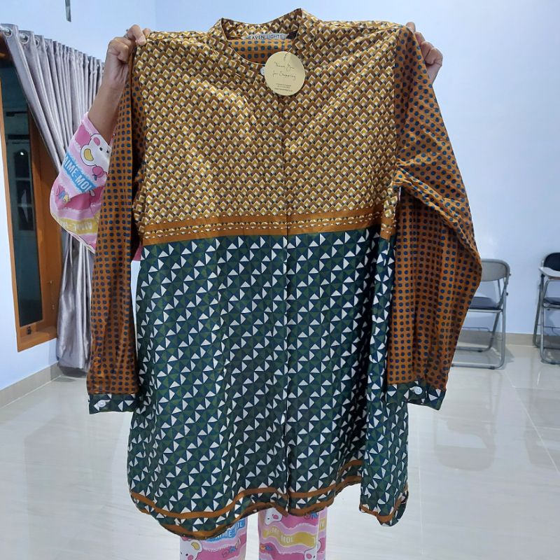 Preloved Suri Blouse Midsummer XL Heaven Lights