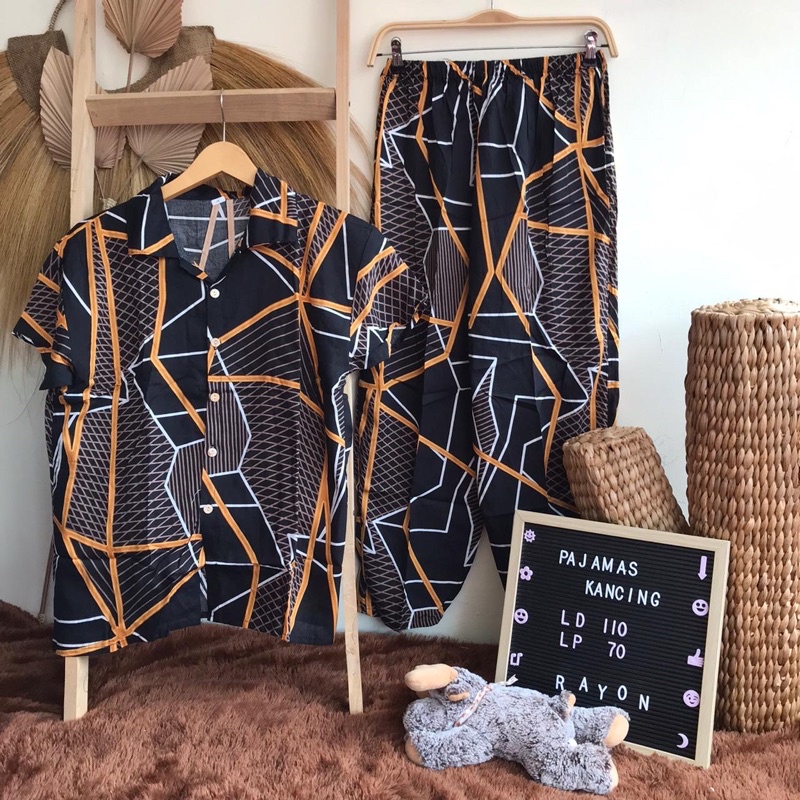 SETELAN LENGAN PENDEK PIYAMA BAJU TIDUR WANITA CEWEK BUSUI ONE SET RAYON MOTIF-KCPJ Abstrack Line