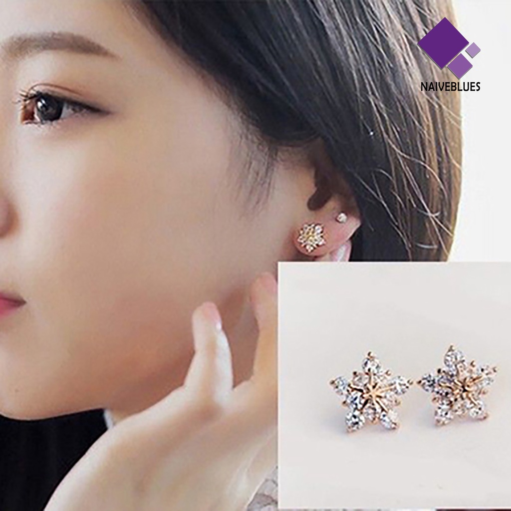 1 Pasang Anting Bentuk Kepingan Salju Aksen Berlian Imitasi Untuk Wanita