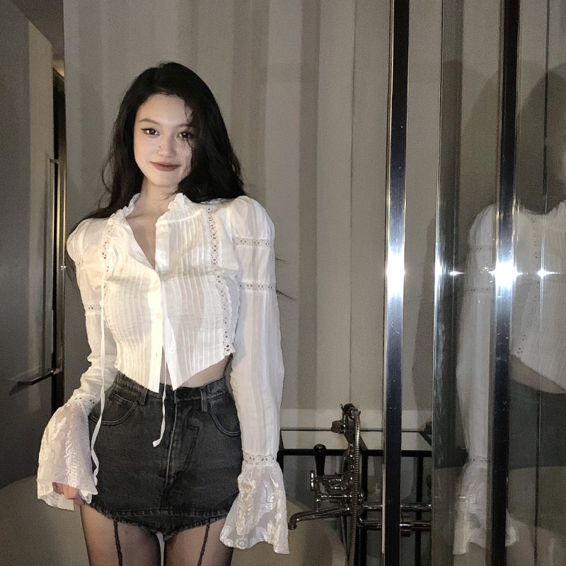 blouse korea kemej small fragrance bell-sleeved short round neck mushroom edge berongga button lace