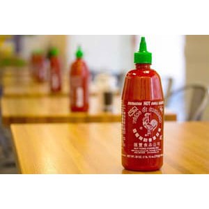 

Huy Fong Sriracha Hot Chilli Sauce 793g Bumbu Cabe Saus Sambal Import