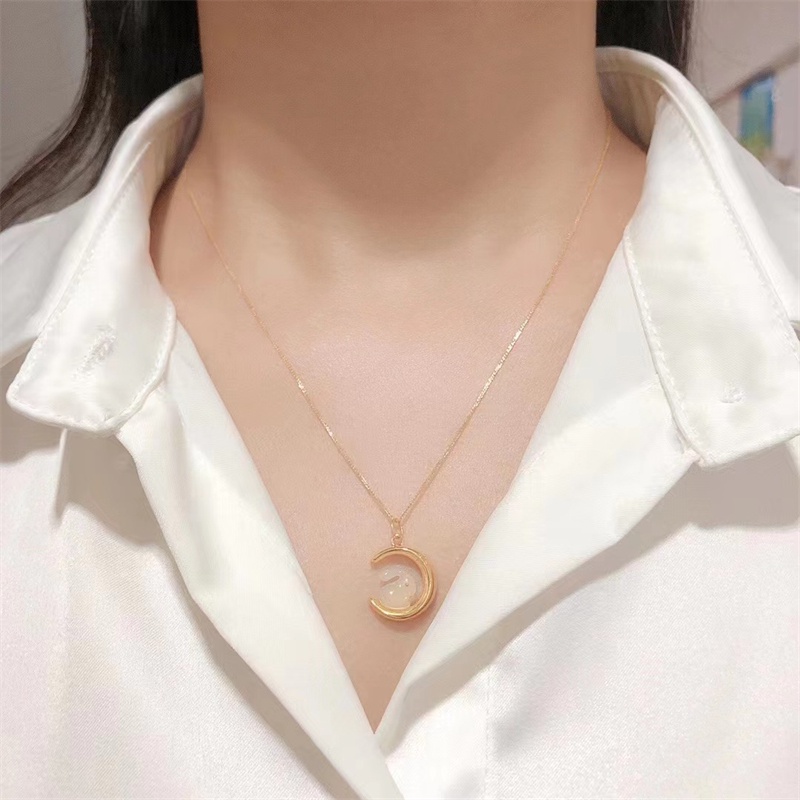 Kalung Liontin Giok Bulan Kelinci Lapis Emas 18K Untuk Wanita