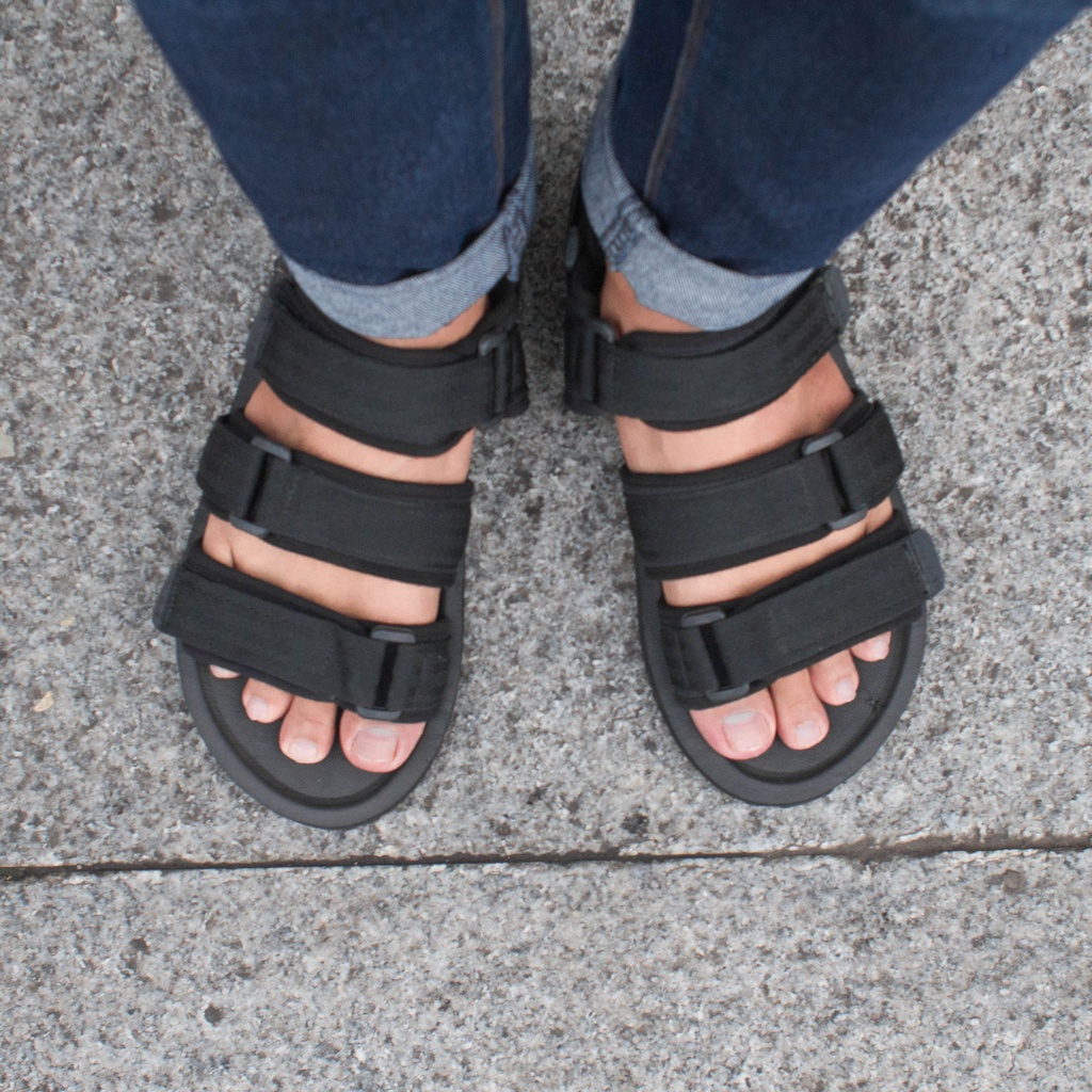 Rochinku Kurosaki Sandal Pria Wanita - Black