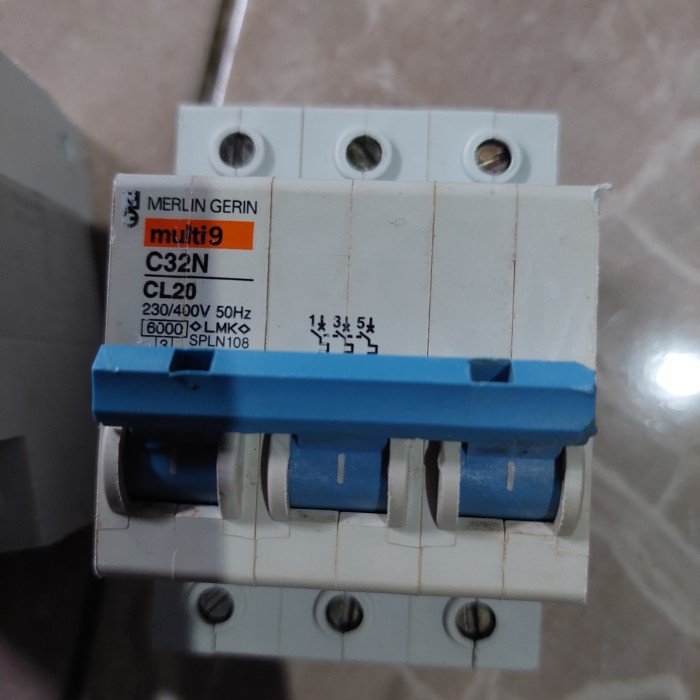 mcb pln 20a3p.merlin gerin