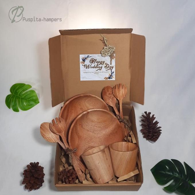 

HAMPERS COUPLE | PARCEL NIKAHAN | KADO WISUDA | HAMPERS WEDDING