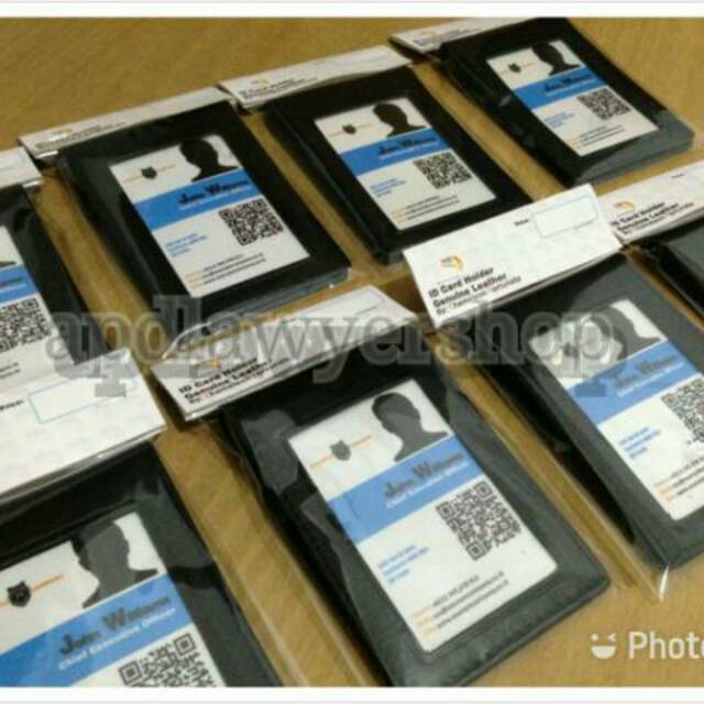

Name Tag ID Card Saku Dompet Kartu Holder 2 sisi kulit Hitam Dof