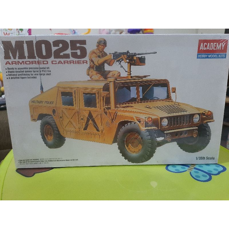 Academy Hobby Model Kits (M1025 Armored Carrier)