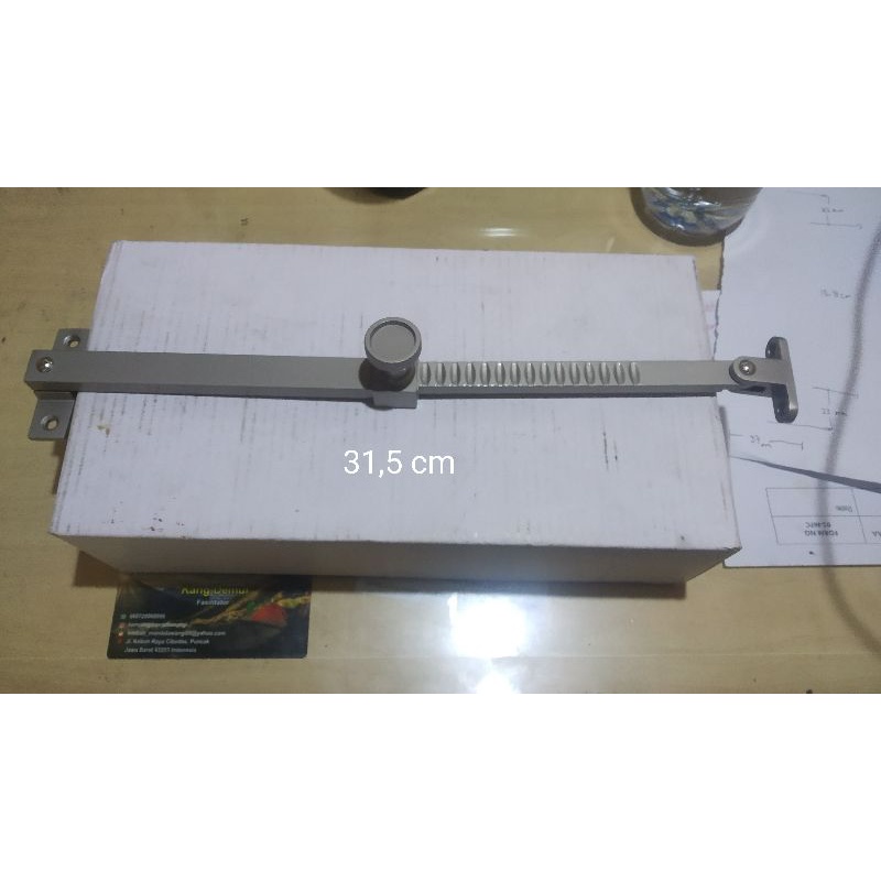 hak angin penahan jendela model putar