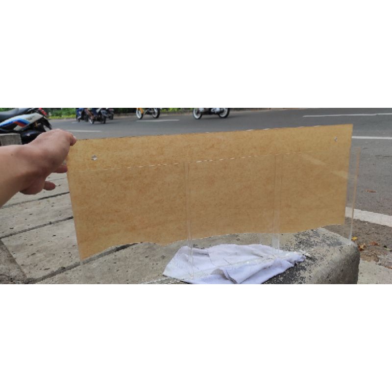 

RAK BROSUR JUMBO 3 SEKAT / BERBAHAN AKRILIK / UKURAN 65*30 / BERKUALITAS / BESAR