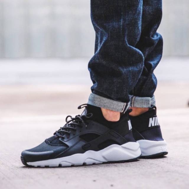 huarache run ultra black and white