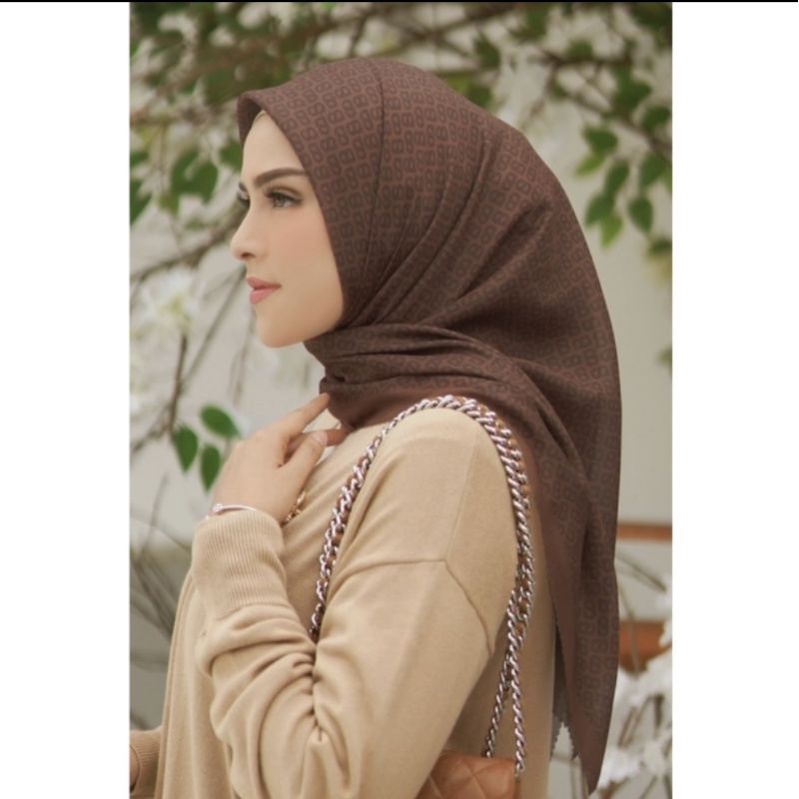 The Tapis Square Ginger Bread Buttonscarves