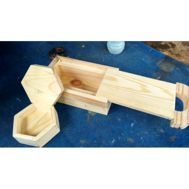 Kotak cincin dan uang mahar pernikahan