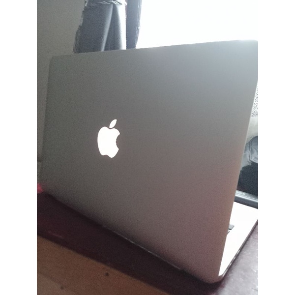 Macbook Pro ( Retina , 13 inch, Early 2015 )