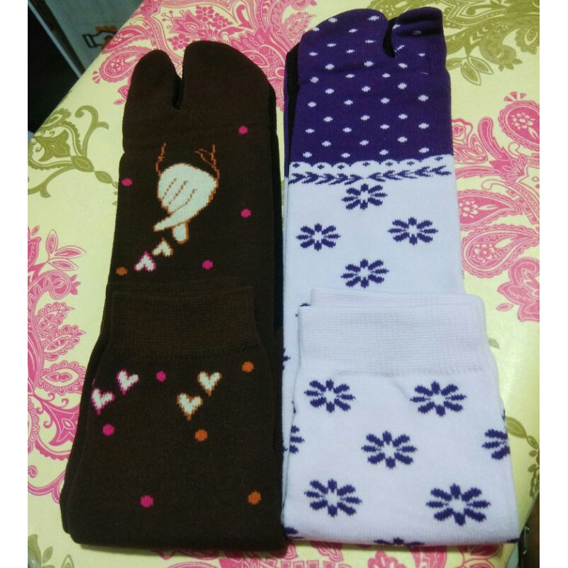 kaus kaki muslimah.kaus kaki jempol motif.tapak hitam