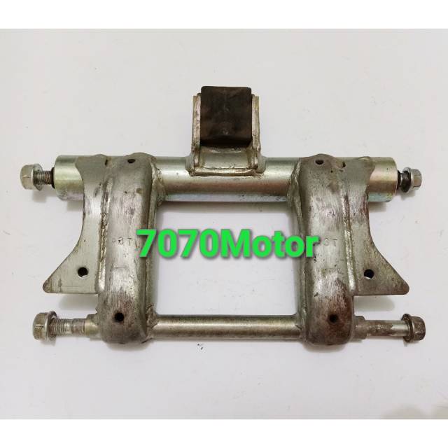 Jual Engine mounting Beat Street original gantungan mesin Shopee