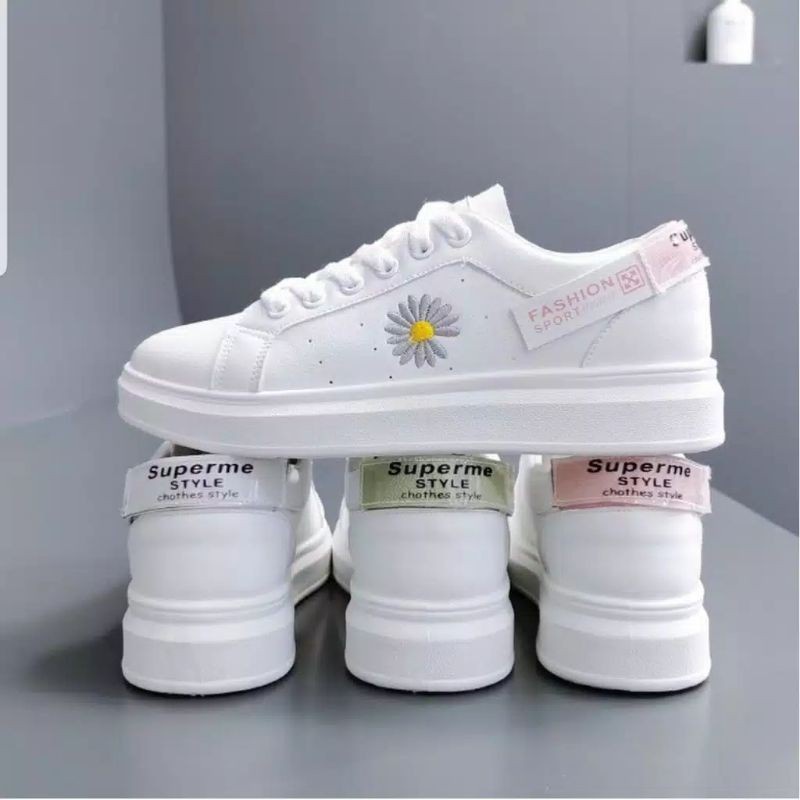 Sepatu Kets Sneakers Kasual Putih Bunga Wanita Dewasa/ Sepatu Fashion Sport Superme Wanita/ Sepatu S