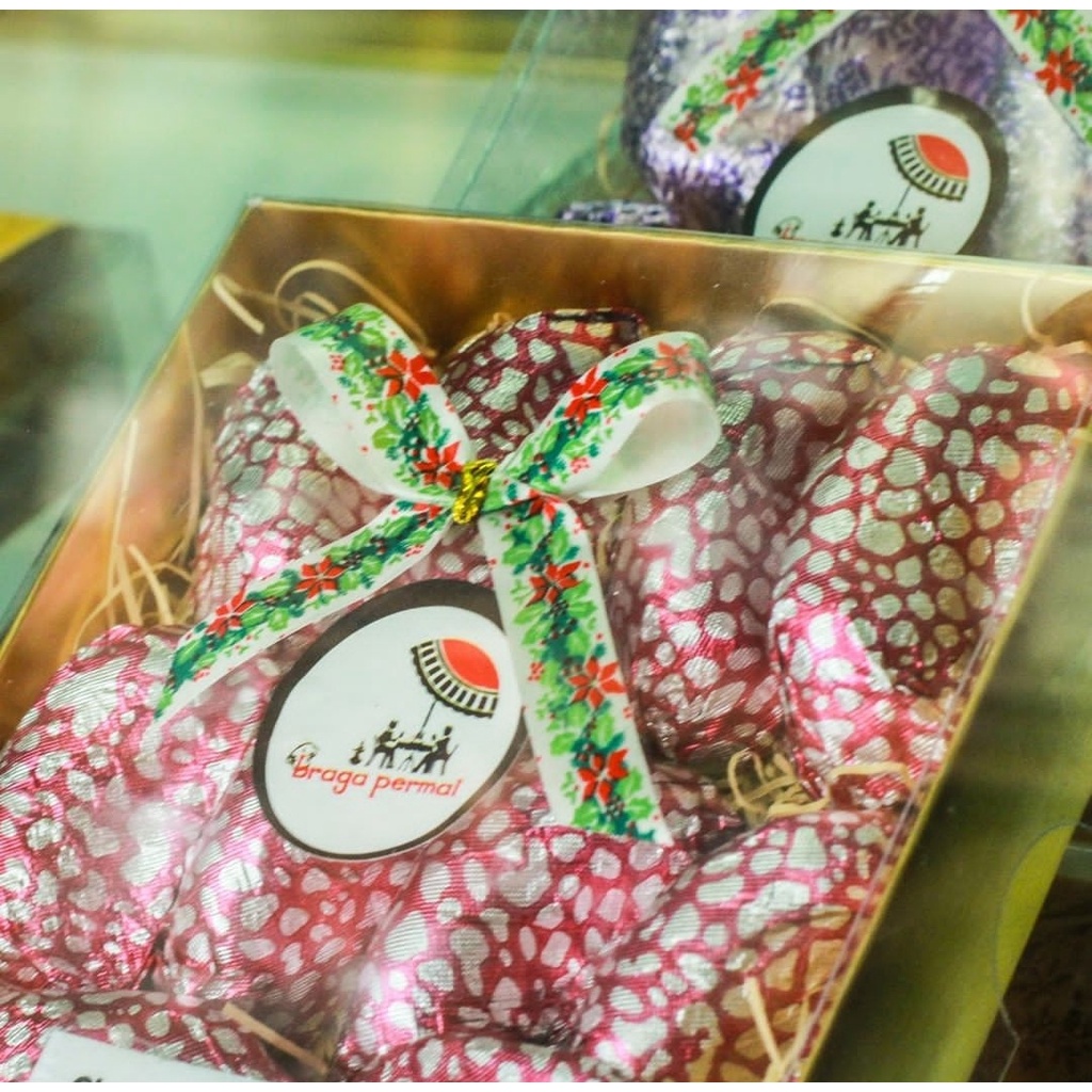 

READY BEKASI 06 JUN 2025 - AUTHENTIC CHOCO RHUM BONEN BRAGA PERMAI MAISON BOGERIJEN BANDUNG SALE PROMO PAKET HADIAH HAMPERS SET