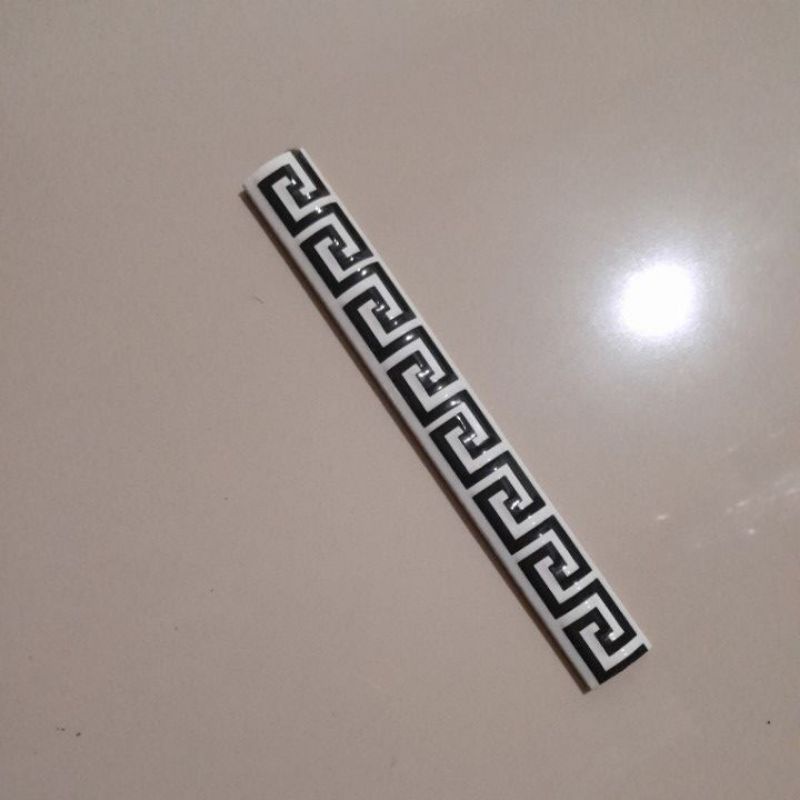 KUKU MACAN / BON BON / LIST KERAMIK MOTIF VERSACE  20 CM