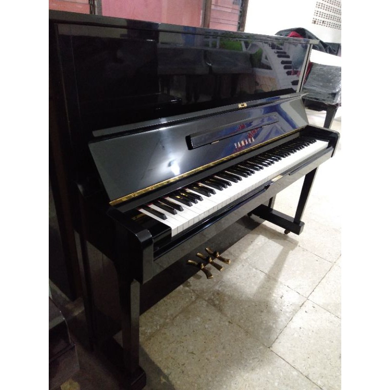 Piano Yamaha U1E Hitam