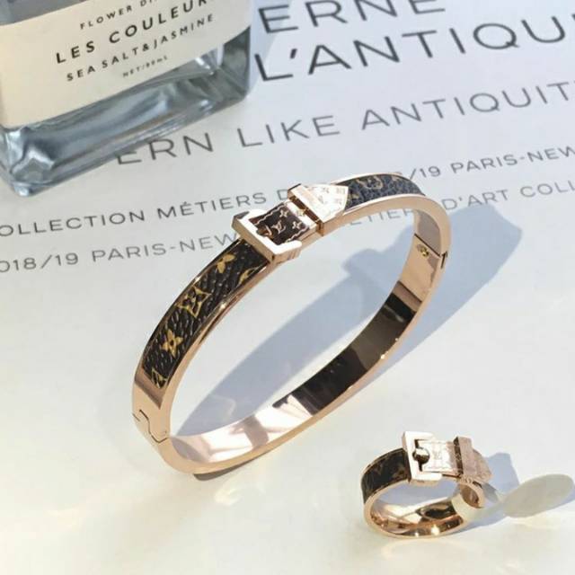 Cincin  LV ~ 75.000
Gelang  LV ~ 125.000
Premium Import