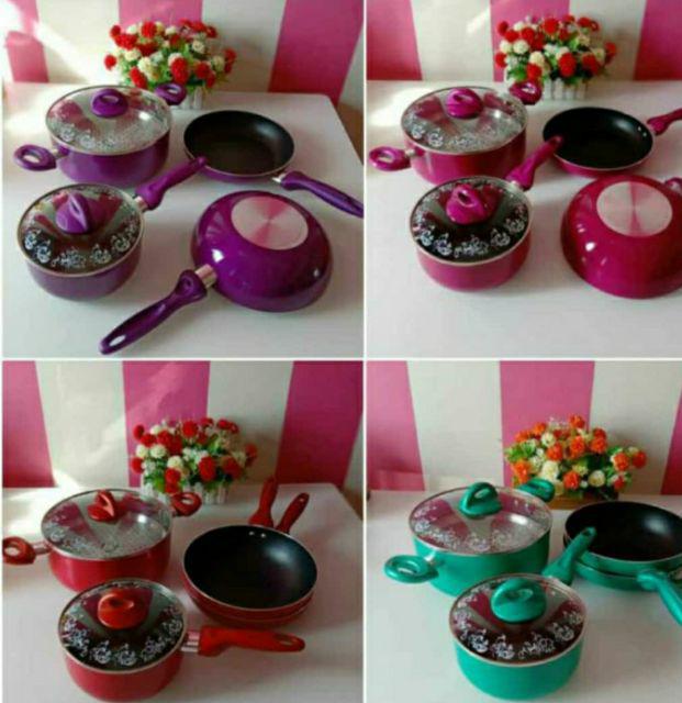 Lukisan Kaligrafi Ornamen Bunga Emas Unik