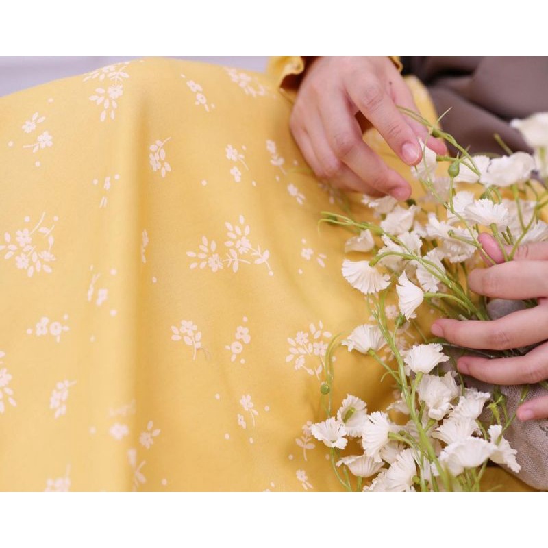 Ditsy Vaia Yellow Night Gown