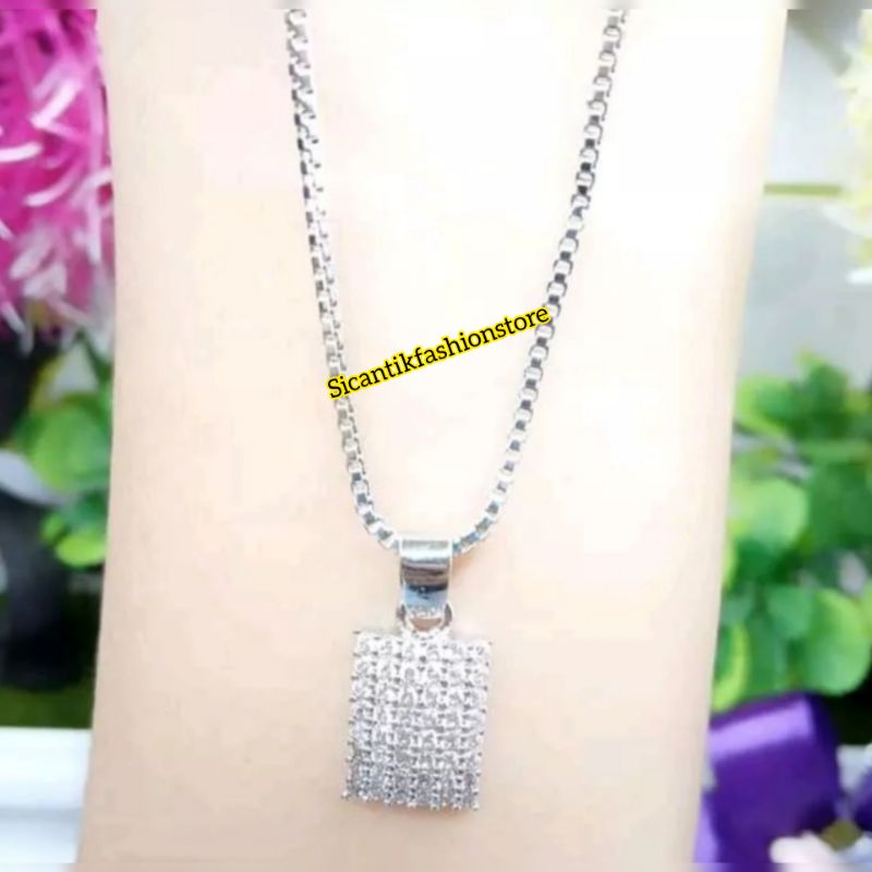 Kalung Titanium Wanita Liontin Kotak Full Permata Warna Gold dan Silver Terlaris Anti Karat selamanya Kalung Titanium Wanita Liontin Kotak Gold Fashion Wanita